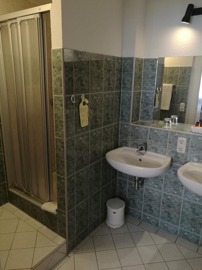 Hotel Buetzower Hof Екстер'єр фото